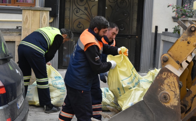 Pendik'te 100 Personel 20 Araç Aynı Anda Çalışıyor