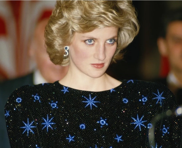 Prenses Diana'nın Elbisesi Açık Artırmada Rekor Fiyata Satıldı