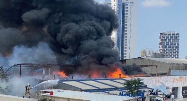 Pendik istikameti üzerindeki balık restoranında yangın