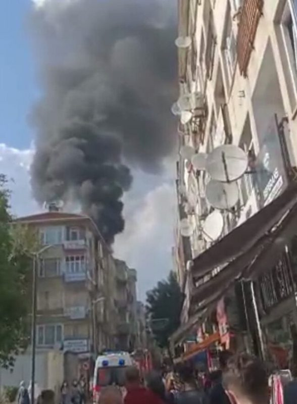 Pendik Çarşı Karanfil Sokakta Feci Yangın