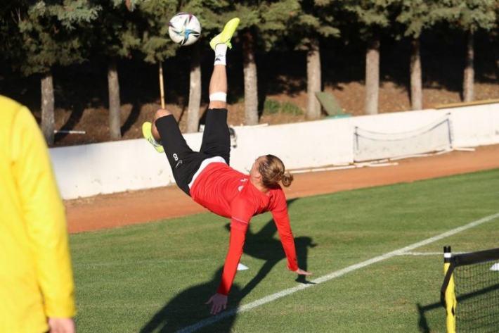 PENDİKSPOR TARSUS İDMAN YURDU MAÇININ HAZIRLIKLARINI YAPIYOR.