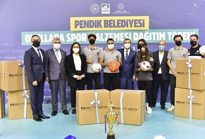 Pendik Okullarına Spor Malzemesi Dağıtım Töreni Düzenlendi.