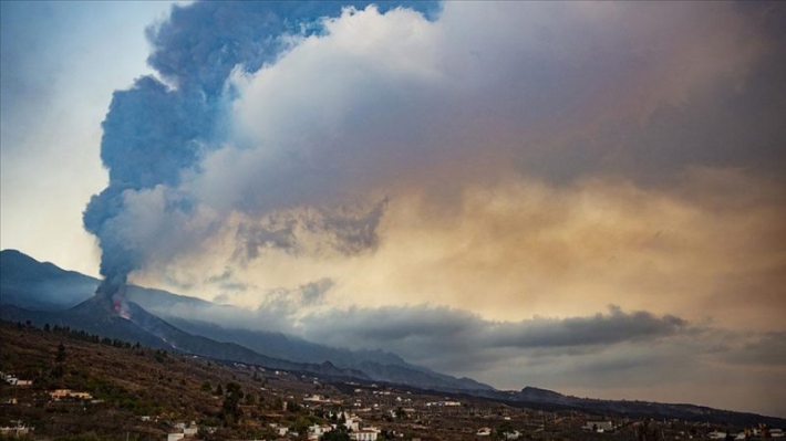 La Palma Adası’nda volkandan çıkan lavlar 33 günde 2 bin 185 binayı kül etti