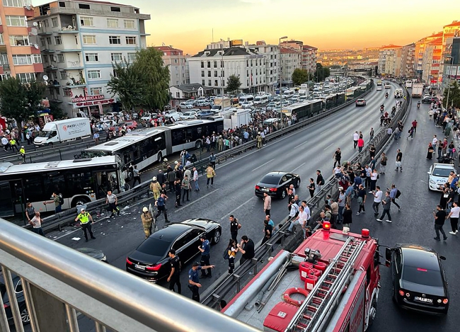 Son dakika: İstanbul’da metrobüs kazası! Yaralı sayısı yükseldi…