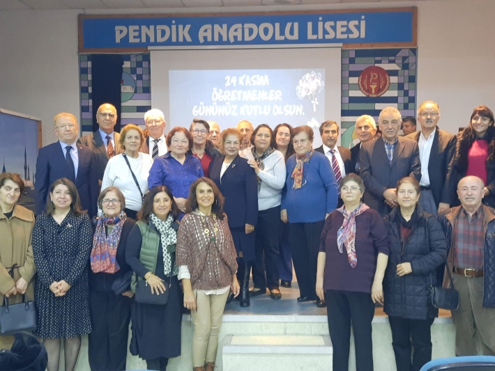 Pendik Lisesi’nde ” Öğretmenler Günü” Kutlandı.