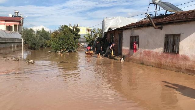 Antalya Kumluca’yı sel vurdu: 1 kişi öldü