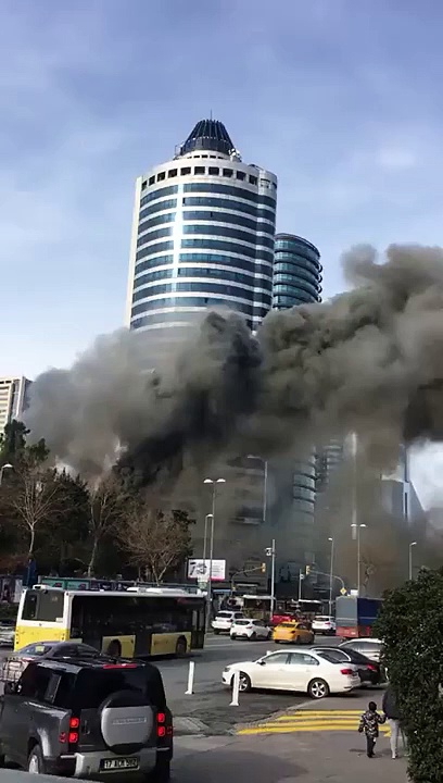 Levent’teki MetroCity AVM de Yangın Çıktı!