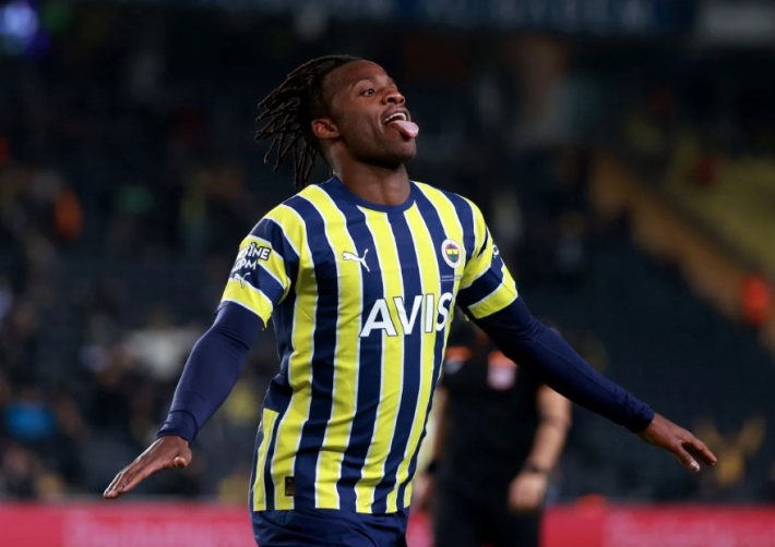 Fenerbahçe’nin yıldızı Batshuayi’nin saç tıraşı olduğu yer gündem oldu!