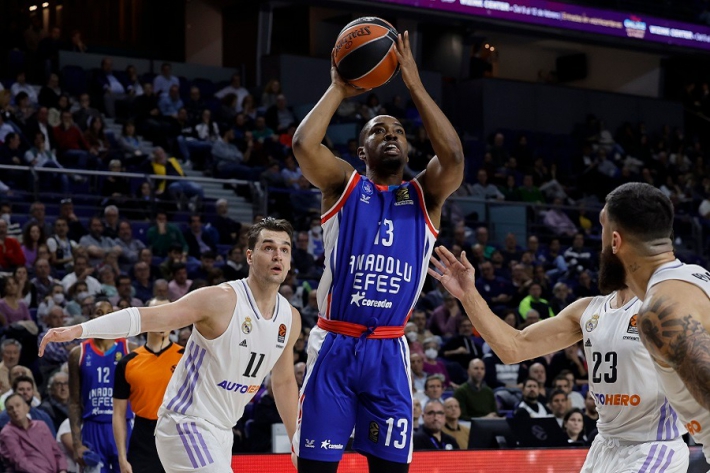 Anadolu Efes, Valencia’ya mağlup oldu