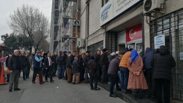 İstanbul’daki SGK Binalarında EYT Yoğunluğu