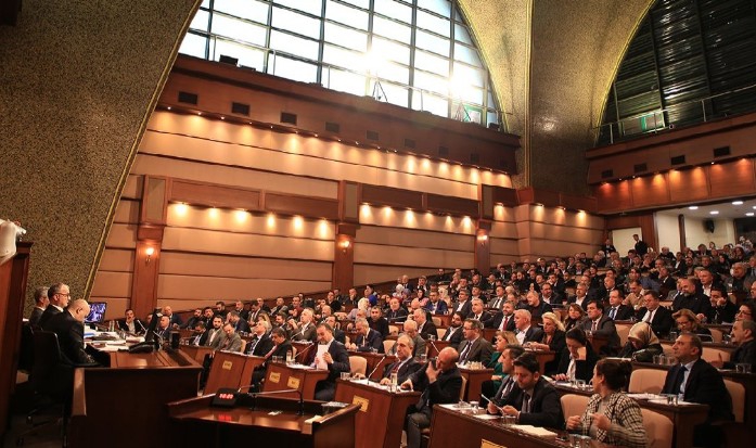 İBB Meclisi’nden riskli yapılar için önemli karar: Kira düzenlemesi ve sıfır faizli kredi onaylandı