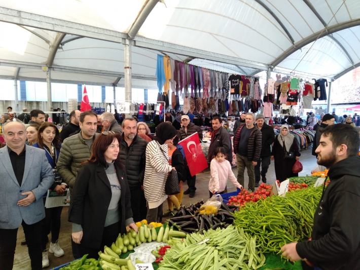 CHP Sahaya Pazardan Girdi