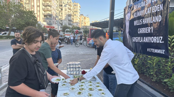 Adana’da klimanın mucidi Carrier anısına tatlı dağıtıldı