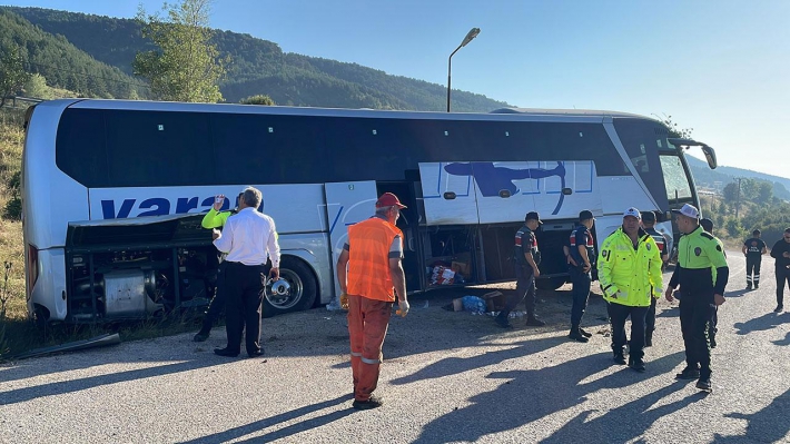 Yolcu otobüsü kontrolden çıktı: 14 yaralı