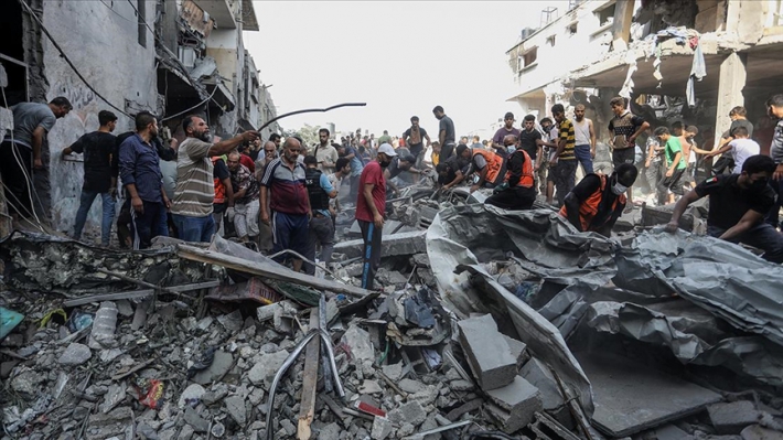 İsrail bir günde 320 noktayı vurarak 400 Filistinliyi öldürdü