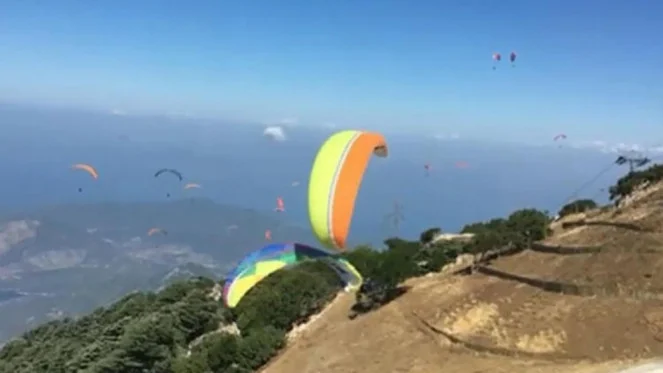 Fethiye’de Yamaç Paraşütleri Çarpıştı!