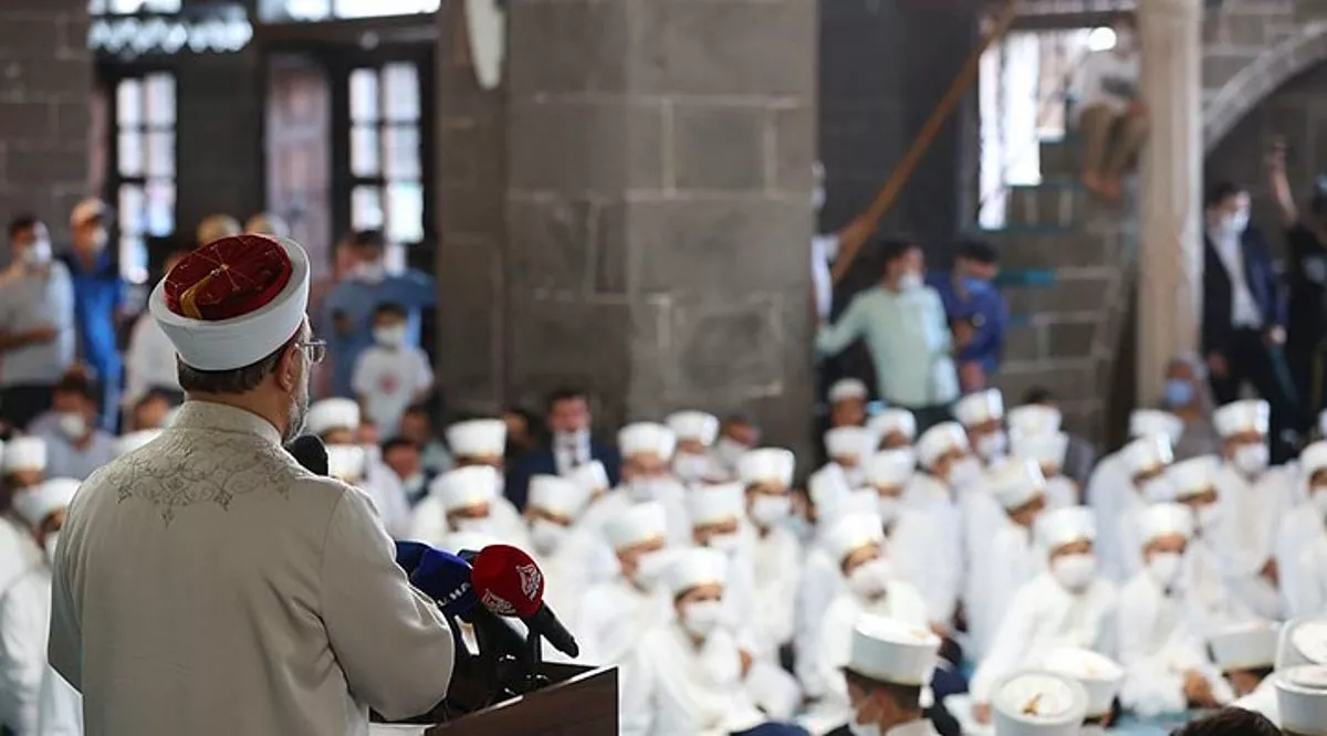 Diyanet Akademisine Aday Din Görevlisi Alınacak