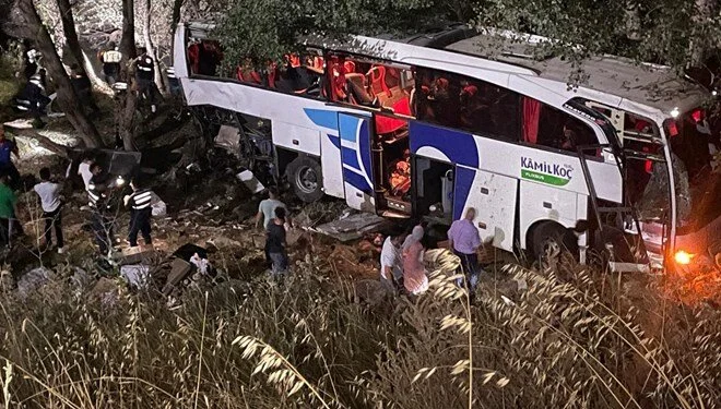 SON DAKİKA: Yozgat’ta yolcu otobüsü devrildi: 12 ölü, 19 yaralı