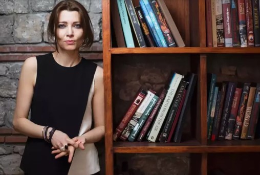 Elif Şafak Kimdir? Hayatı ve Eserleri