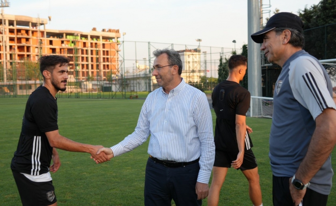 Pendik Belediye Başkanı Ahmet Cin, Pendikspor'un İdmanını Ziyaret Etti