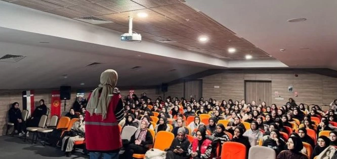 Pendik Kızılay Liselerde Temel Afet Bilinci Kazandırıyor