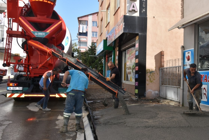 Pendik’te Dayanıklı Beton Kaldırım Çalışmaları Devam Ediyor