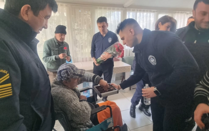 Pendik’te Huzurevi Sakinlerine Moral Ziyareti