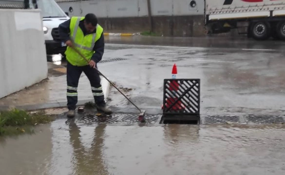 Pendik’te Sağanak Yağış, Dolu Yağışına Dönüştü