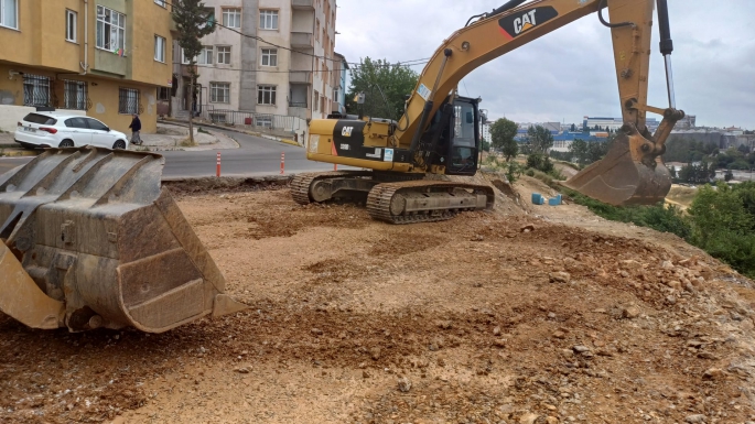 Pendik'te Uluhan Caddesi'ndeki Yol Çalışmalarının Yüzde 70'i Tamamlandı