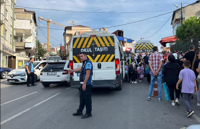 Pendik Zabıtası, Okul Çevresindeki Trafik Akışını Denetliyor