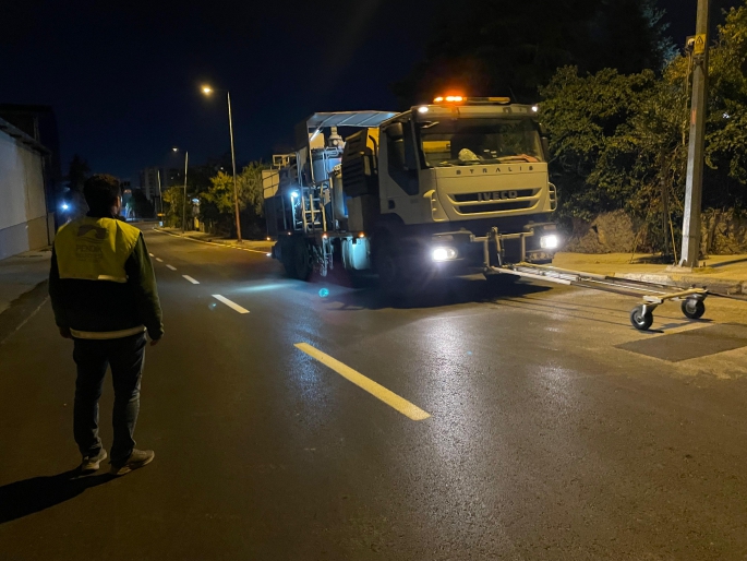 Pendik'te 1 Yılda 300 km'lik Yol Çizgi Çalışması Yapıldı