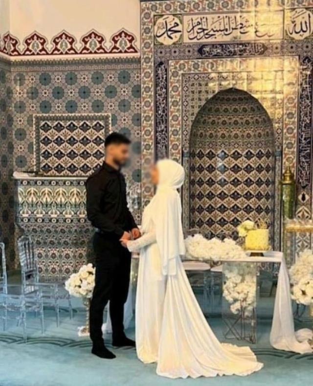 Cami içinde güllerle süsleme yapılıp, pasta kesip, nikah töreni ve fotoğraf çekimi yapıldığı iddiası sosyal medyada tartışma yarattı.