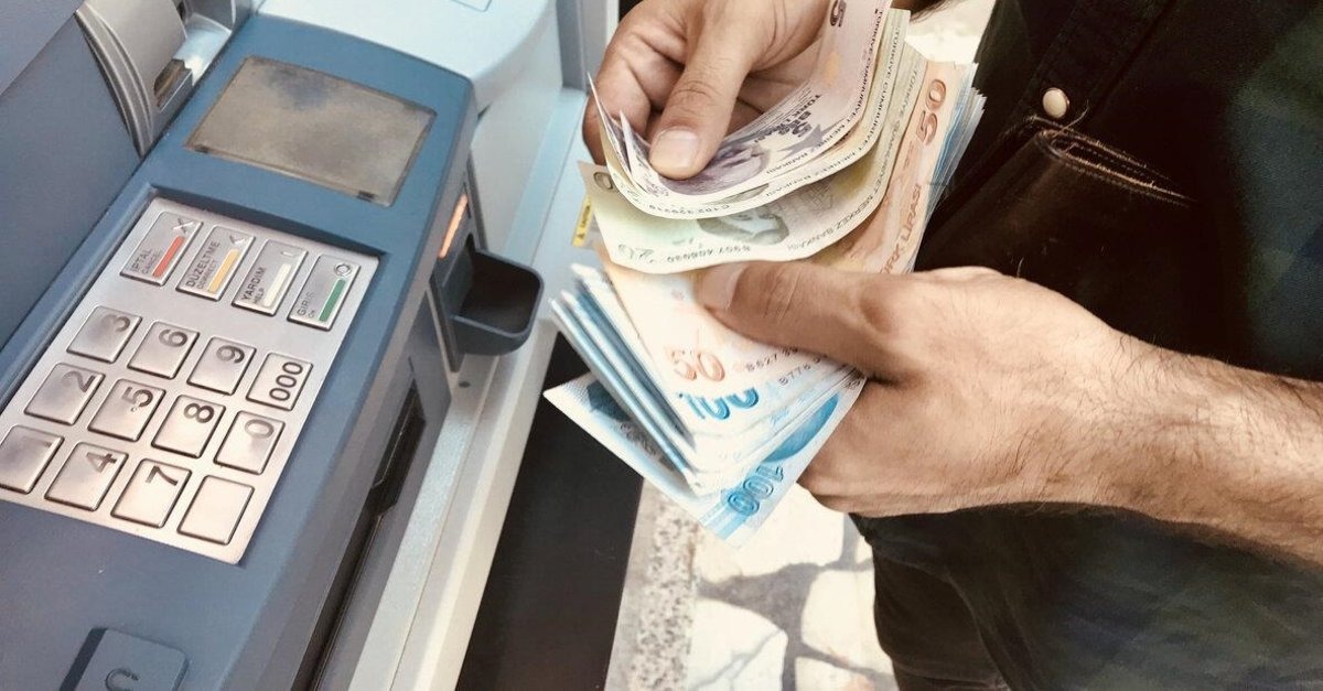 En düşük emekli maaşı Temmuz ayında yapılan zam ile 3.500 liraya yükseltilmişti. İlave bir zam olmaması halinde en düşük emekli maaşı 4.200 lira seviyesine çıkacak.